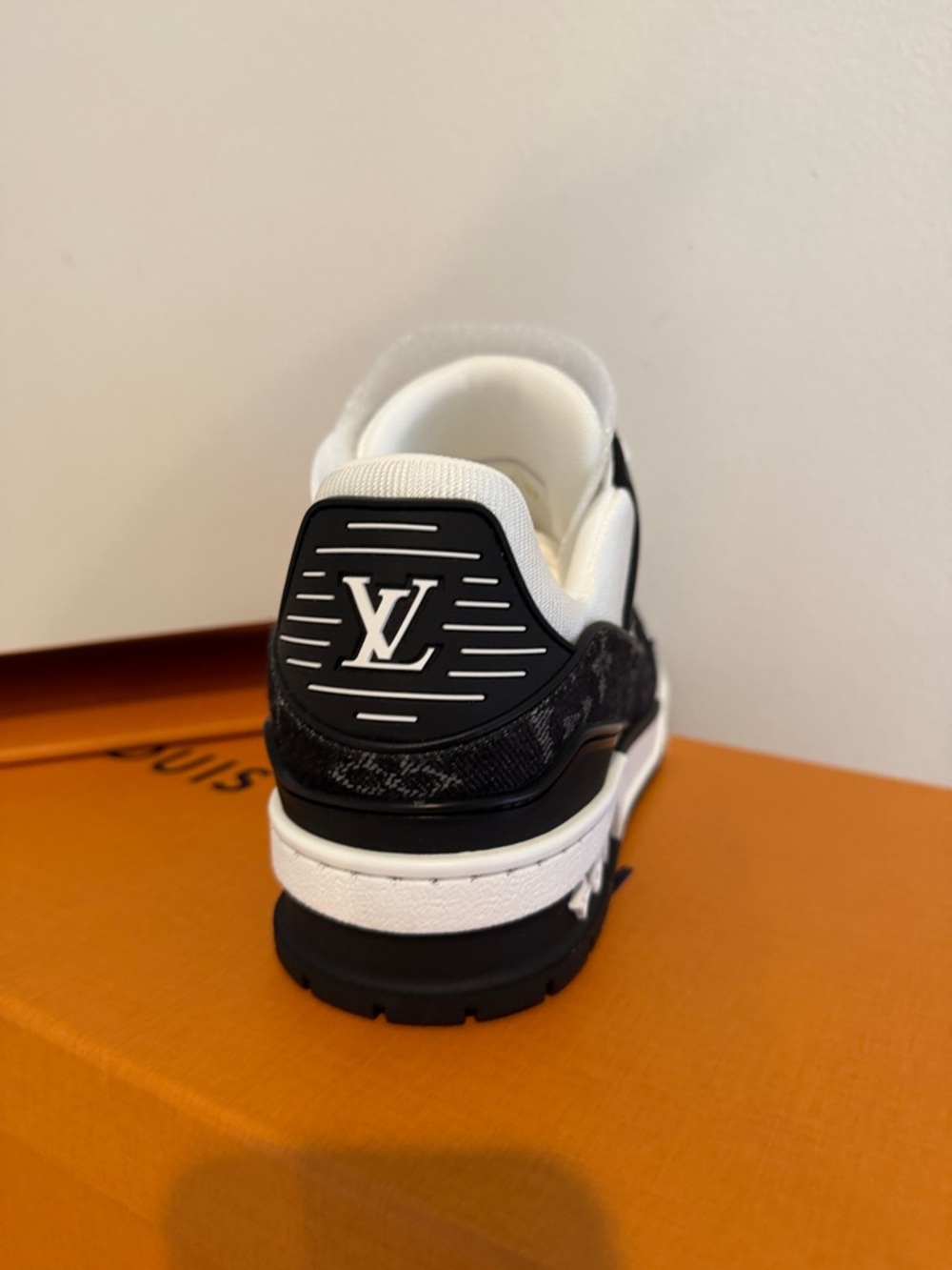 Louis Vuitton Men’s Black & White Low-Top Trainer - Picture 4 of 6